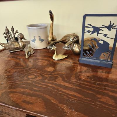 Duck Duck Waterfowl Lot Rossville Crock Brass Figurines Paperweights