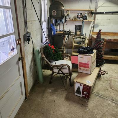 Vintage Large Workshop Wood Beach w 2 Bench Vises