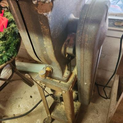 Vintage Delta Band Saw with Stand works