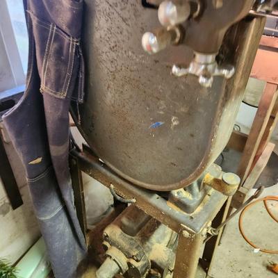 Vintage Delta Band Saw with Stand works