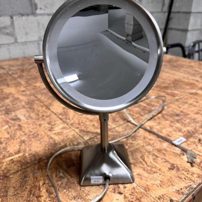 Electric make up mirror