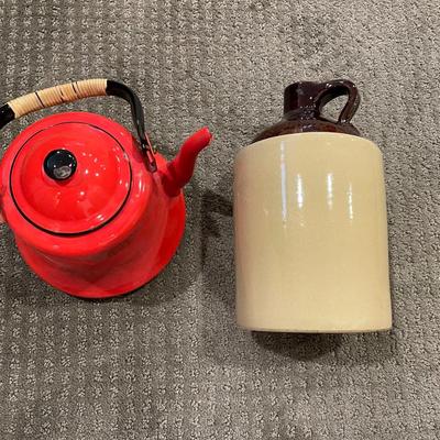 Vintage small tea pot and crock.