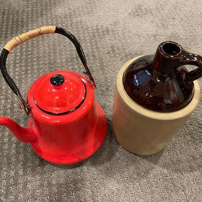 Vintage small tea pot and crock.