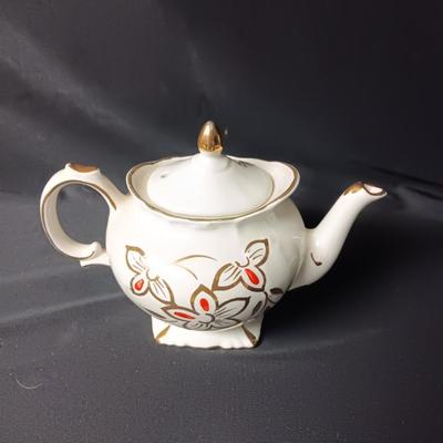 PRICE KENSINGTON TRAPOT, FOOTED DISH AND CREAM/SUGAR SET
