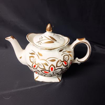 PRICE KENSINGTON TRAPOT, FOOTED DISH AND CREAM/SUGAR SET