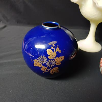 FENTON STEMMED DISH, ROUND VASE AND TIN