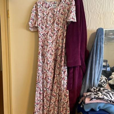 LADIES CLOTHES MEDIUM - XLARGE