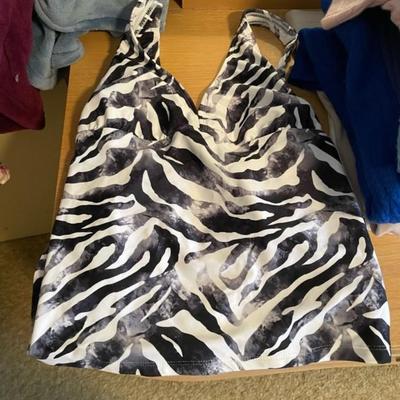 LADIES CLOTHES MEDIUM - XLARGE