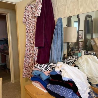 LADIES CLOTHES MEDIUM - XLARGE