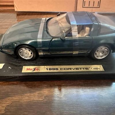 12 1996 Corvette Die Cast Car