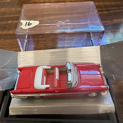 16 1957 Pontiac Bonneville Die Cast Car (small)