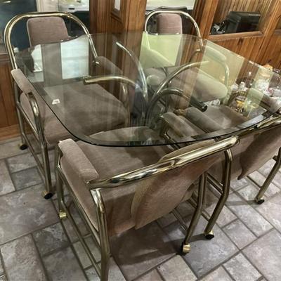89 Glass Top Table with Four Rolling Chairs
