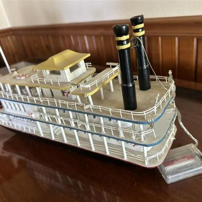 94 Queen Creole Wooden Lighted Boat
