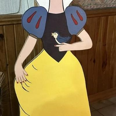 124 Wooden Snow White About 3 ft