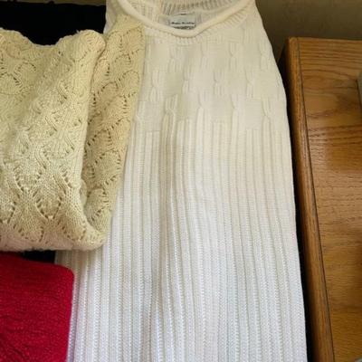 LADIES SWEATERS SIZE LARGE