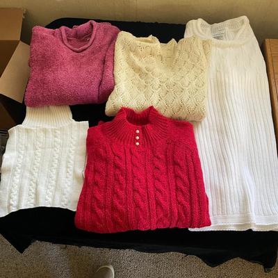 LADIES SWEATERS SIZE LARGE