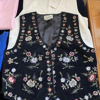LADIES VESTS AND TANK TOPS SIZE LARGE