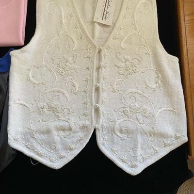 LADIES VESTS AND TANK TOPS SIZE LARGE
