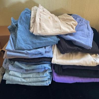 LADIES PANTS AND SHORTS SIZE LARGE
