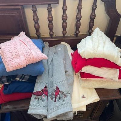 LADIES LARGE SWEATERS