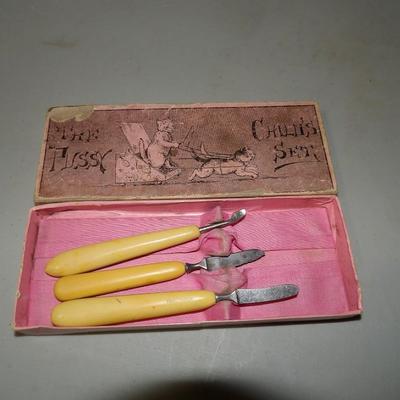 1900 Ivory Ray-o-lin Manicure Items