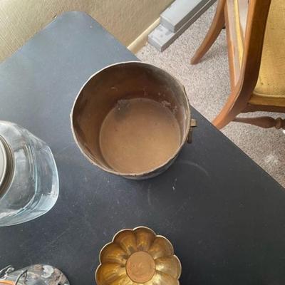 ASSORTMENT OF CANISTERS, BRASS PIECES AND A SEA SHELL 10 PIECE BAND