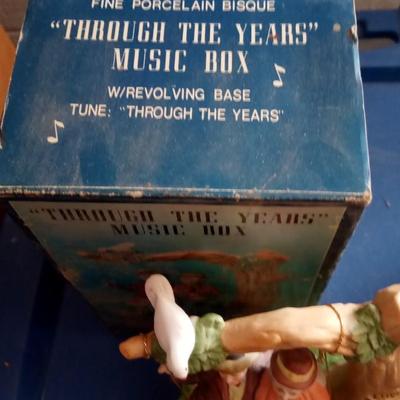 LOT 162 MUSICAL BOX