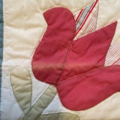 FULL SIZE QUILT, QUEEN BLANKET & 4 THROW PILLOWA