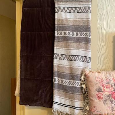 2 THROW & 3 HOSPITAL BLANKETS PLUS PILLOWS