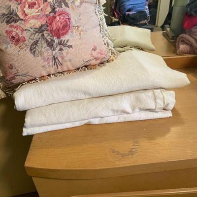 2 THROW & 3 HOSPITAL BLANKETS PLUS PILLOWS