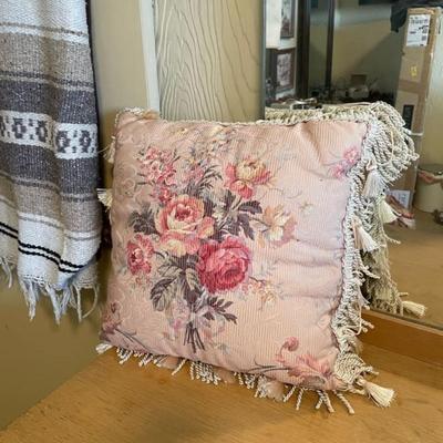 2 THROW & 3 HOSPITAL BLANKETS PLUS PILLOWS