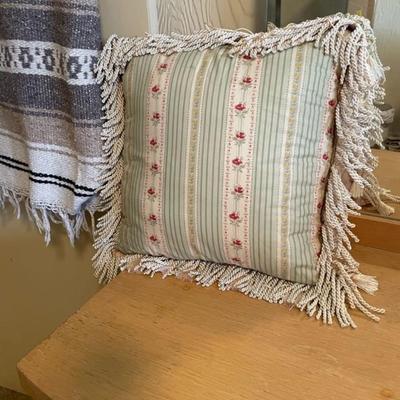 2 THROW & 3 HOSPITAL BLANKETS PLUS PILLOWS