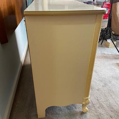 Vintage French Provincial Bachelor's Chest / Bureau