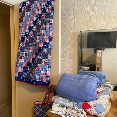 TWIN HEATED BLANKET, PICNIC BLANKET IN TOTE AND A ROUGH HANDMADE QUILT