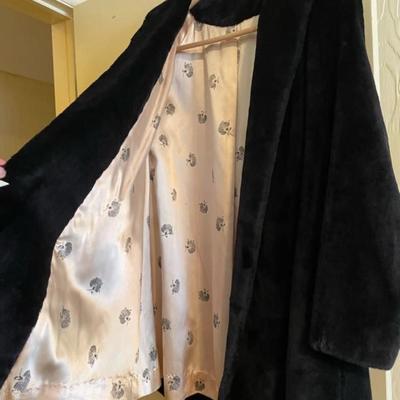 SATIN LINED VINTAGE LADIES COAT (LARGE) WITH 2 HATS