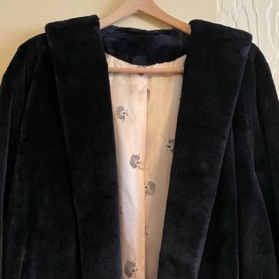 SATIN LINED VINTAGE LADIES COAT (LARGE) WITH 2 HATS