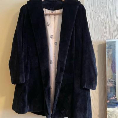 SATIN LINED VINTAGE LADIES COAT (LARGE) WITH 2 HATS