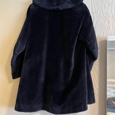 SATIN LINED VINTAGE LADIES COAT (LARGE) WITH 2 HATS