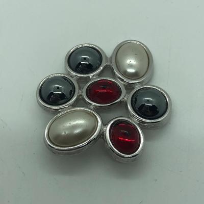 LOT 30J: Silver Tone Pins / Brooches - JJ & More