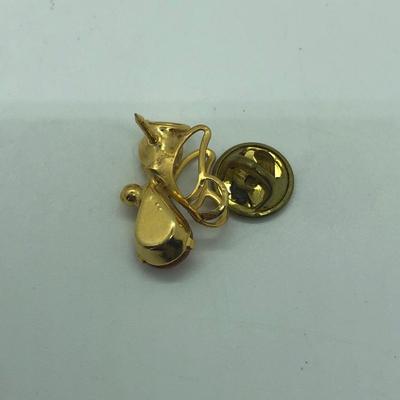 LOT 31J: Vintage Pins & Brooches - Wells Gold Filled Pearl Flower, Krementz Horse Shoe Flower & More