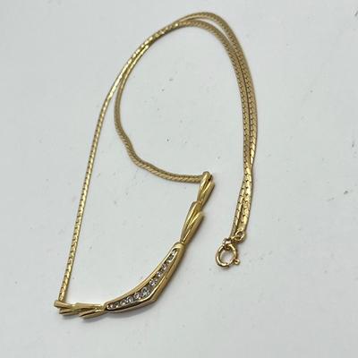 LOT 91J: 7.8g 14K Yellow Gold and Diamond V-Neck Necklace 18