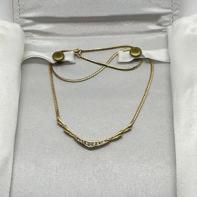 LOT 91J: 7.8g 14K Yellow Gold and Diamond V-Neck Necklace 18