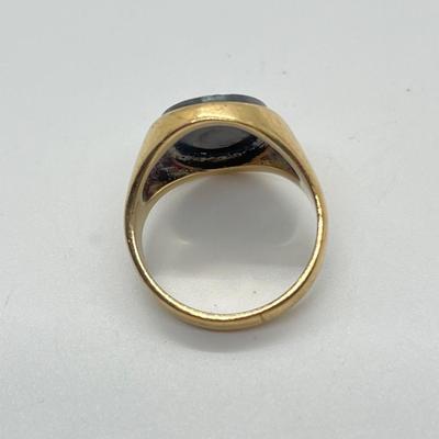 LOT 99J: Vintage 8.3g 10K Yellow Gold Hematite Intaglio Trojan Ring sz 7.5
