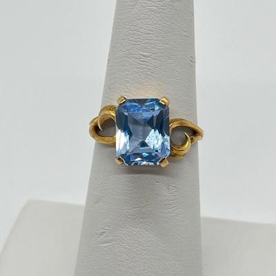 LOT 125J: 14K Emerald Cut Blue Topaz Gold Ring - Size 6 - 2.7 gtw. DECEMBER BIRTHSTONE
