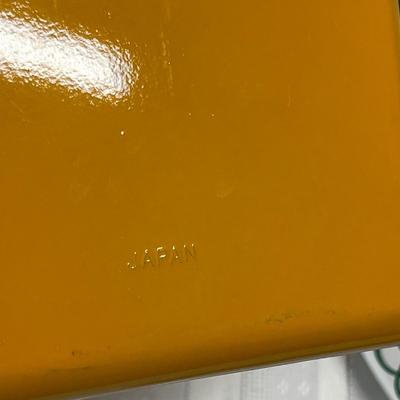 Lot of plastic serve ware