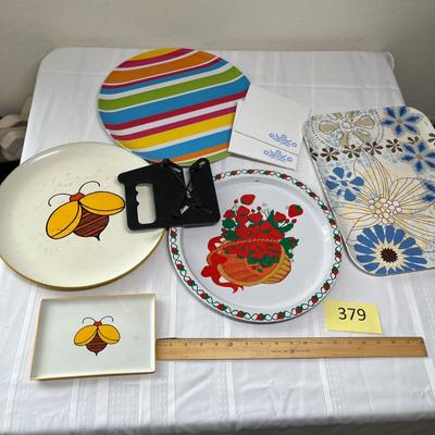 Lot of plastic serve ware