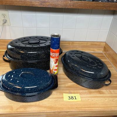 Granite ware roasting pans & baster