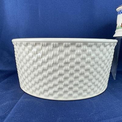 1018 Brixton Cream & Sugar Pottery With Large Nautica Basket Weave Bowl