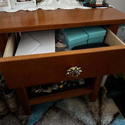 Strobler nightstand, 1 drawer, 2 shelves