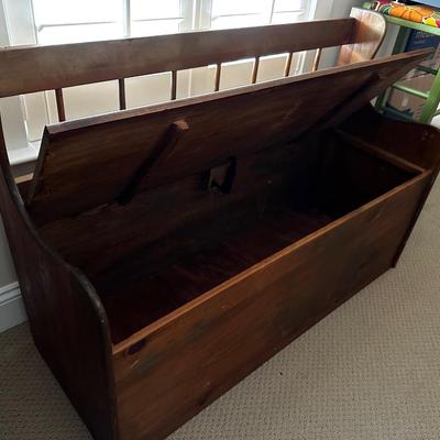 Storage bench/toy box/hope chest